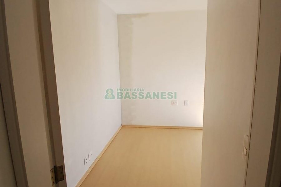 Apto Mobiliado com 60m², 2 dormitórios, 1 vaga, no bairro Sagrada Família em Caxias do Sul para Comprar