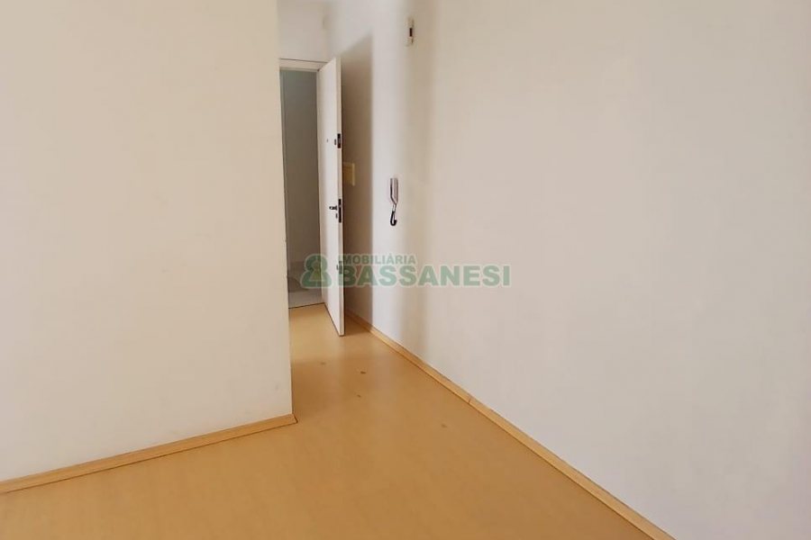 Apto Mobiliado com 60m², 2 dormitórios, 1 vaga, no bairro Sagrada Família em Caxias do Sul para Comprar