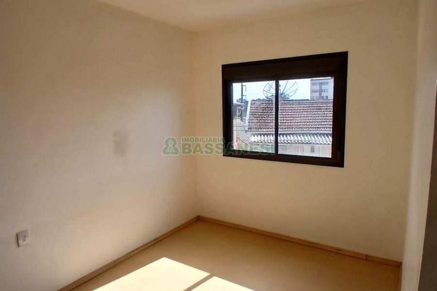 Apto Mobiliado com 60m², 2 dormitórios, 1 vaga, no bairro Sagrada Família em Caxias do Sul para Comprar