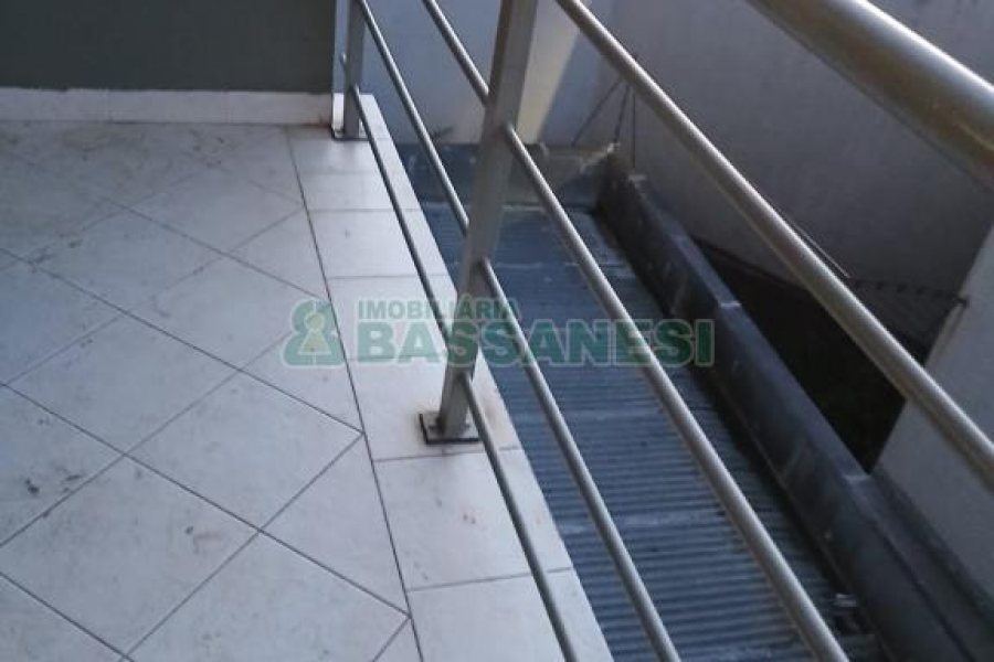 Apto Mobiliado com 60m², 2 dormitórios, 1 vaga, no bairro Sagrada Família em Caxias do Sul para Comprar