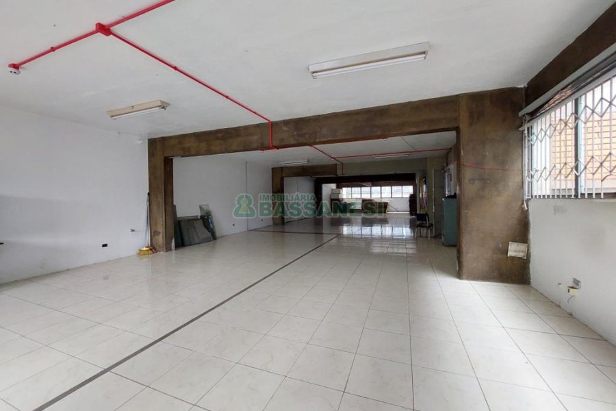 Sala com 240m², no bairro Centro em Caxias do Sul para Alugar