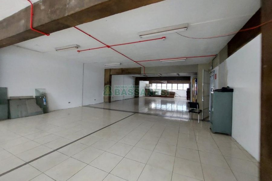 Sala com 240m², no bairro Centro em Caxias do Sul para Alugar