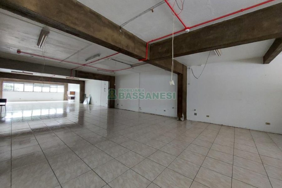 Sala com 240m², no bairro Centro em Caxias do Sul para Alugar