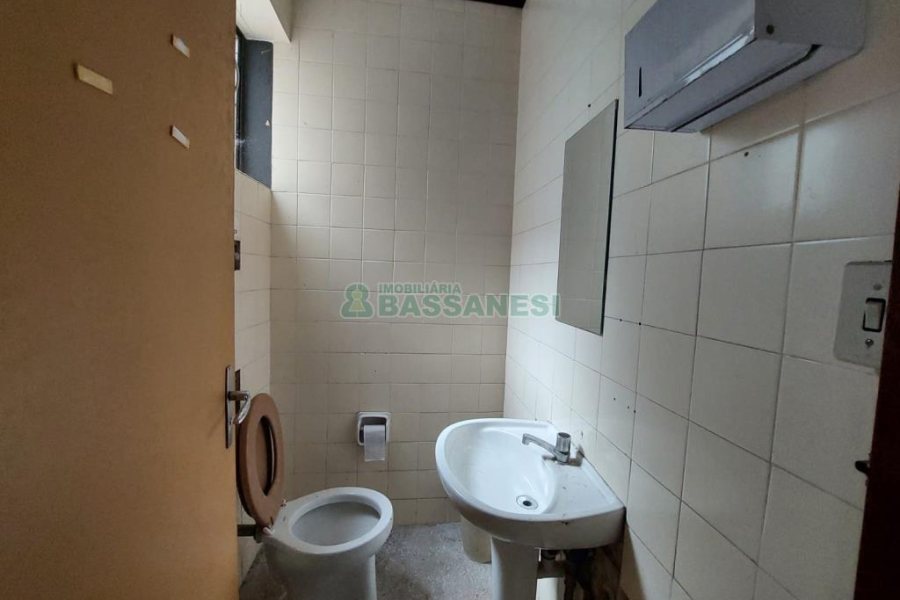 Sala com 240m², no bairro Centro em Caxias do Sul para Alugar