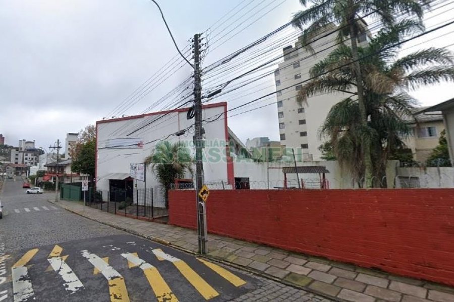 Pavilhão com 798m², no bairro Pio X em Caxias do Sul para Comprar