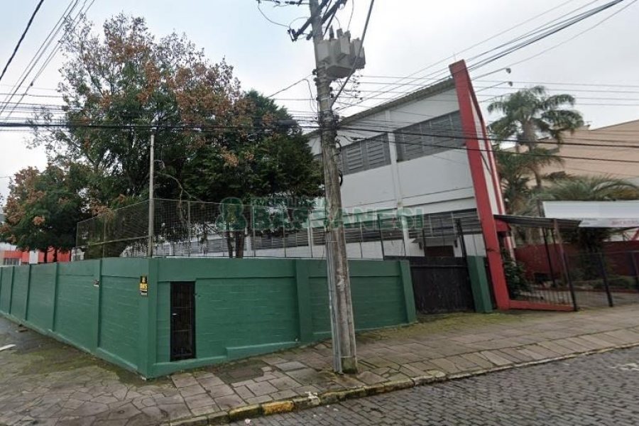 Pavilhão com 798m², no bairro Pio X em Caxias do Sul para Comprar