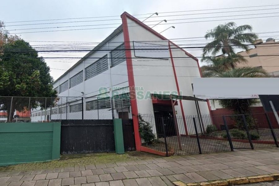 Pavilhão com 798m², no bairro Pio X em Caxias do Sul para Comprar