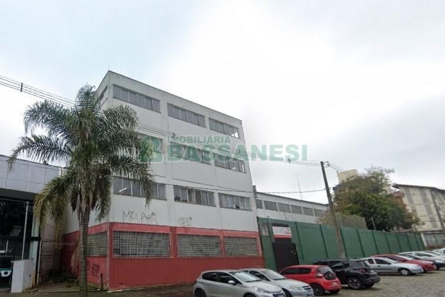 Pavilhão com 798m², no bairro Pio X em Caxias do Sul para Comprar