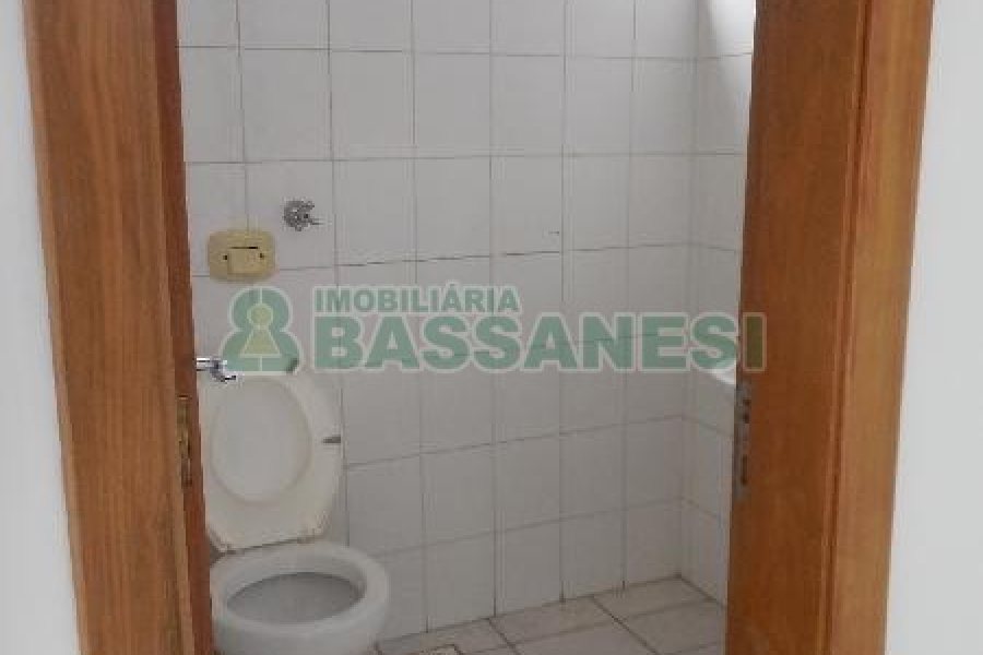Sala com 118m², 2 vagas, no bairro Centro em Caxias do Sul para Comprar