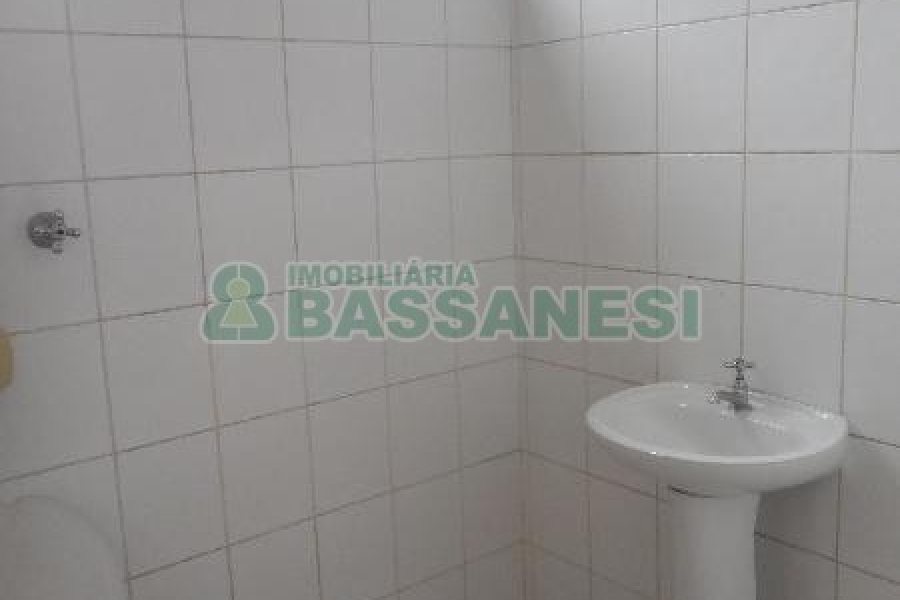 Sala com 118m², 2 vagas, no bairro Centro em Caxias do Sul para Comprar