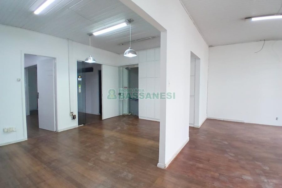 Sala com 400m², no bairro Centro em Caxias do Sul para Alugar