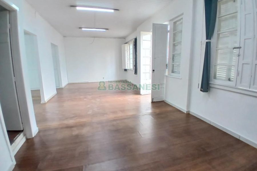 Sala com 400m², no bairro Centro em Caxias do Sul para Alugar