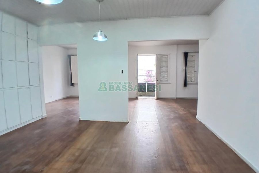 Sala com 400m², no bairro Centro em Caxias do Sul para Alugar