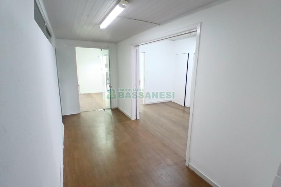 Sala com 400m², no bairro Centro em Caxias do Sul para Alugar