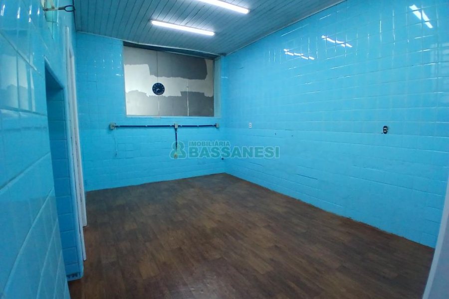 Sala com 400m², no bairro Centro em Caxias do Sul para Alugar