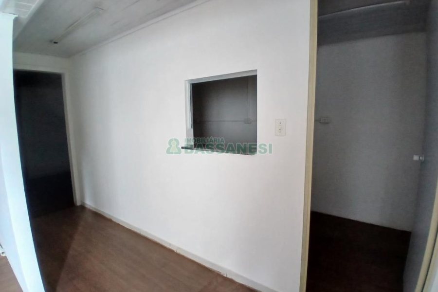 Sala com 400m², no bairro Centro em Caxias do Sul para Alugar