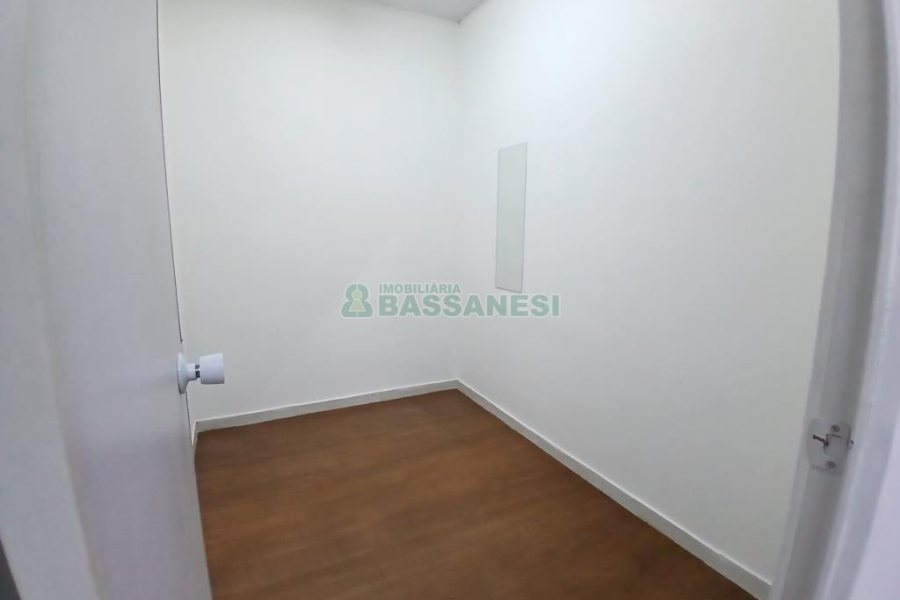 Sala com 400m², no bairro Centro em Caxias do Sul para Alugar