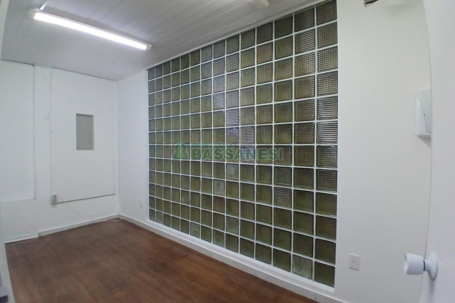 Sala com 400m², no bairro Centro em Caxias do Sul para Alugar