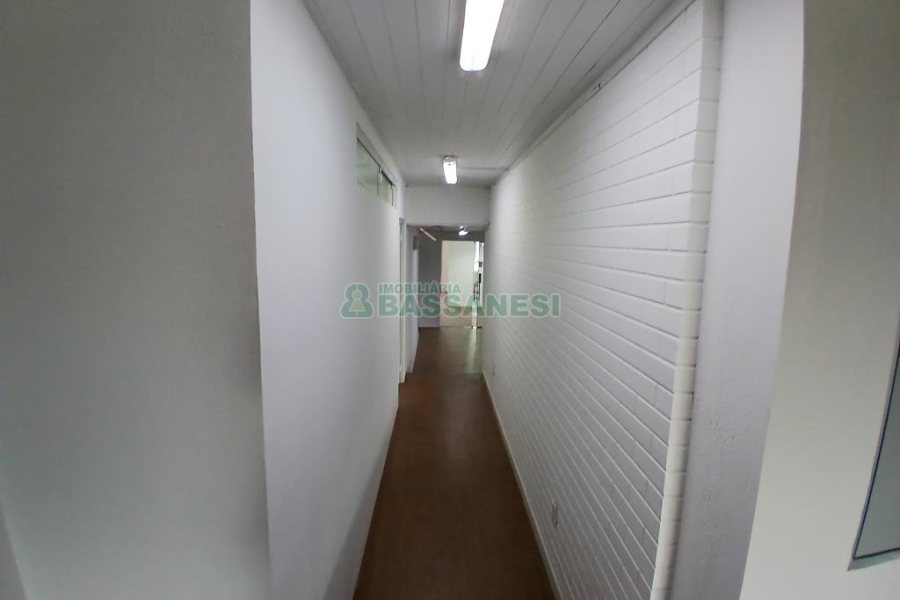 Sala com 400m², no bairro Centro em Caxias do Sul para Alugar