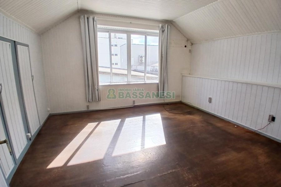 Sala com 400m², no bairro Centro em Caxias do Sul para Alugar