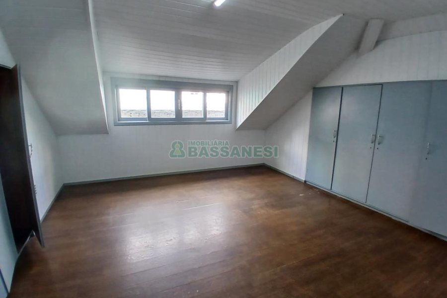 Sala com 400m², no bairro Centro em Caxias do Sul para Alugar