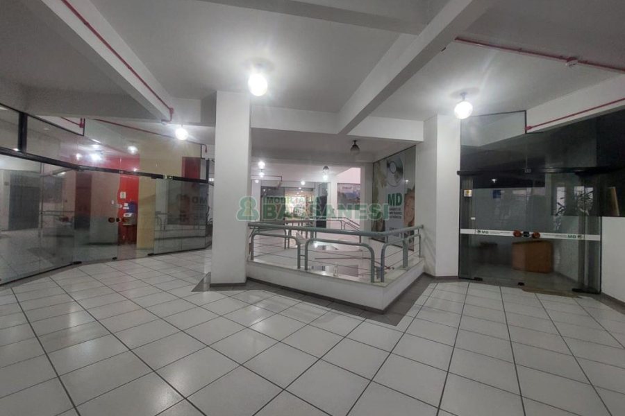 Loja com 53m², 2 vagas, no bairro Centro em Caxias do Sul para Alugar ou Comprar