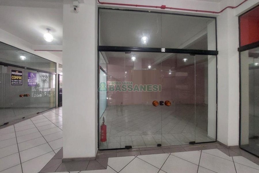 Loja com 53m², 2 vagas, no bairro Centro em Caxias do Sul para Alugar ou Comprar