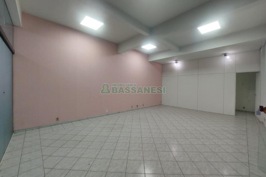 Loja com 53m², 2 vagas, no bairro Centro em Caxias do Sul para Alugar ou Comprar