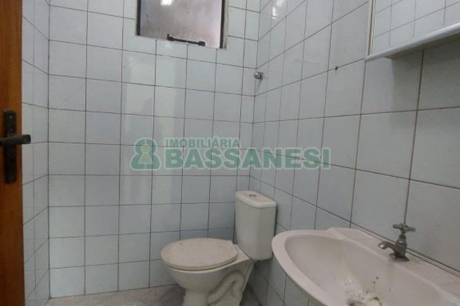 Loja com 53m², 2 vagas, no bairro Centro em Caxias do Sul para Alugar ou Comprar