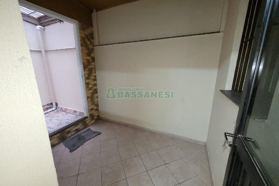 Apartamento com 78m², 2 dormitórios, 1 vaga, no bairro Centro em Caxias do Sul para Alugar