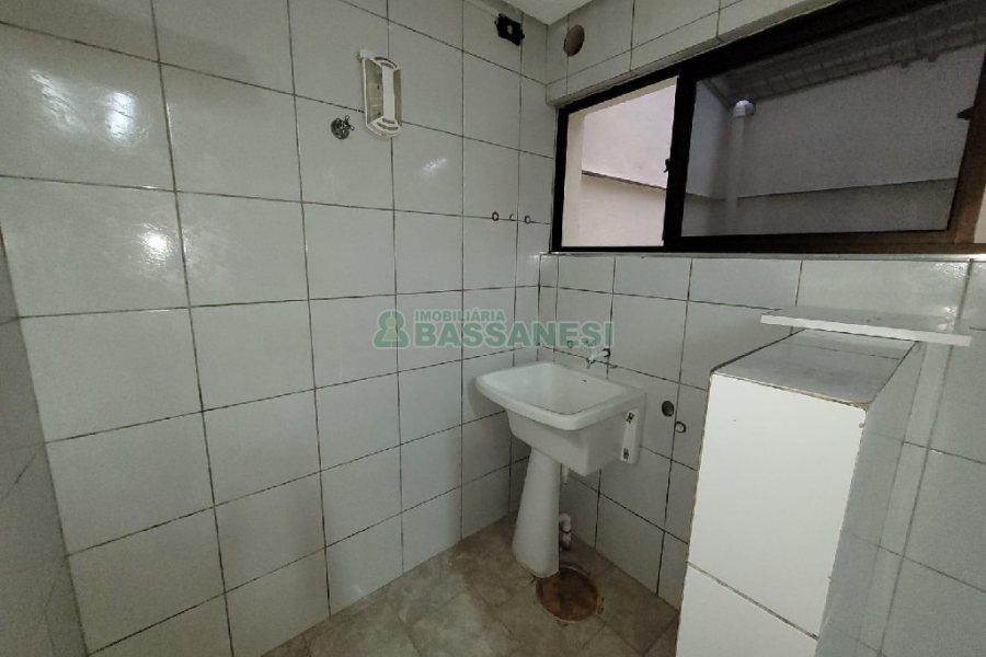 Apartamento com 78m², 2 dormitórios, 1 vaga, no bairro Centro em Caxias do Sul para Alugar