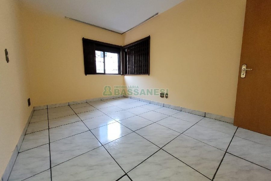 Apartamento com 78m², 2 dormitórios, 1 vaga, no bairro Centro em Caxias do Sul para Alugar