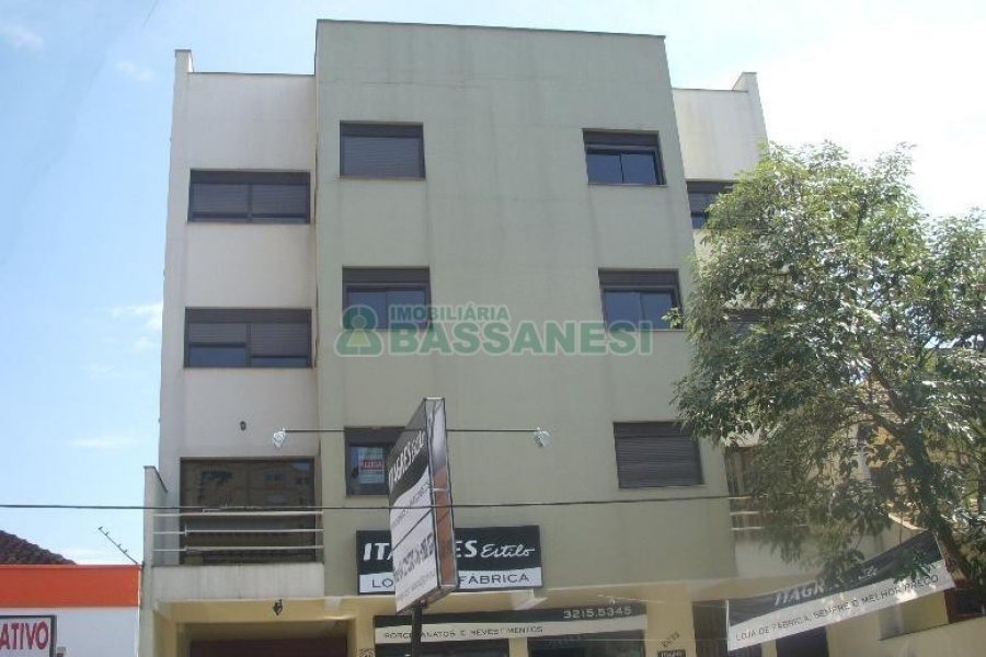 Apartamento com 78m², 2 dormitórios, 1 vaga, no bairro Centro em Caxias do Sul para Alugar