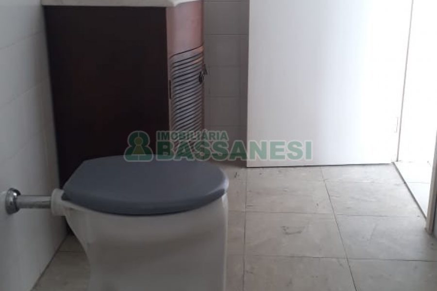 Sala com 31m², no bairro Centro em Caxias do Sul para Alugar