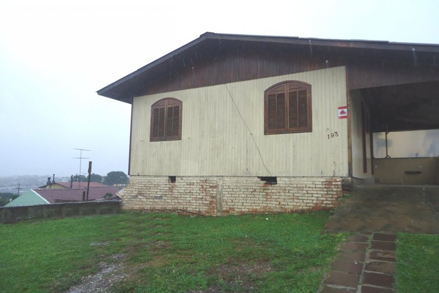 Casa com 63m², 3 dormitórios, no bairro São Cristóvão em Caxias do Sul para Comprar