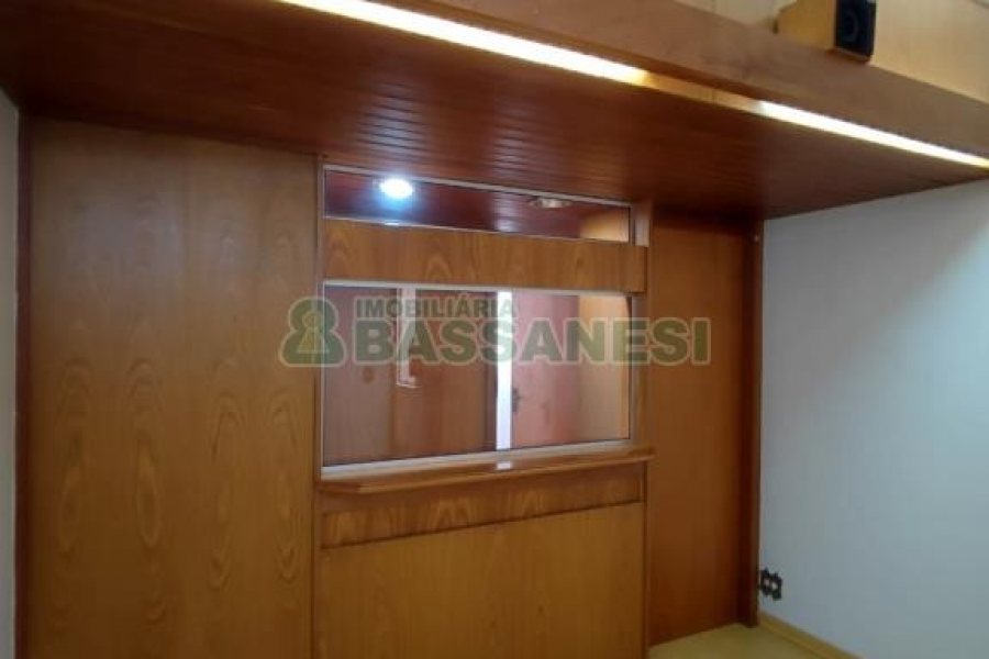 Sala com 42m², 1 vaga, no bairro Centro em Caxias do Sul para Comprar