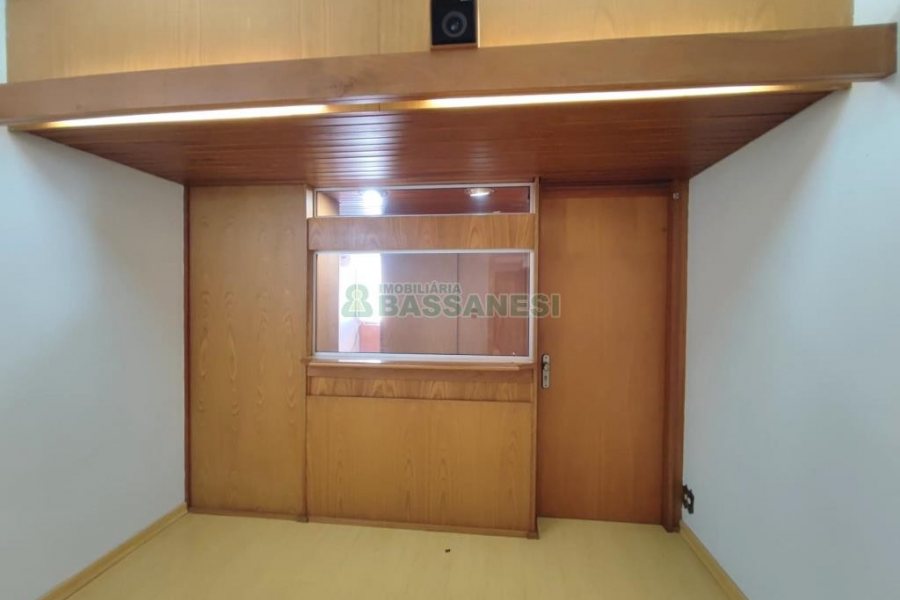 Sala com 42m², 1 vaga, no bairro Centro em Caxias do Sul para Comprar