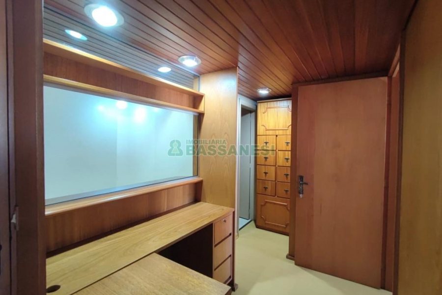 Sala com 42m², 1 vaga, no bairro Centro em Caxias do Sul para Comprar