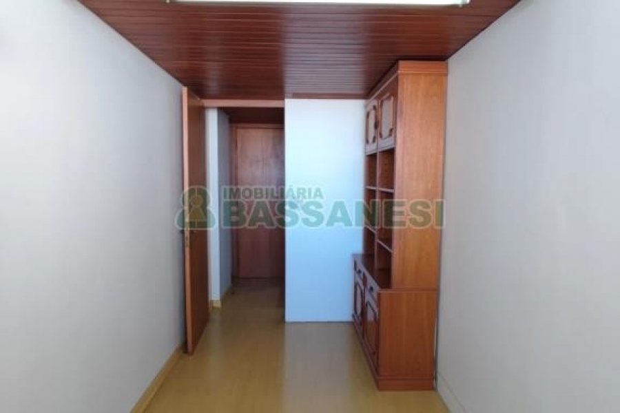 Sala com 42m², 1 vaga, no bairro Centro em Caxias do Sul para Comprar