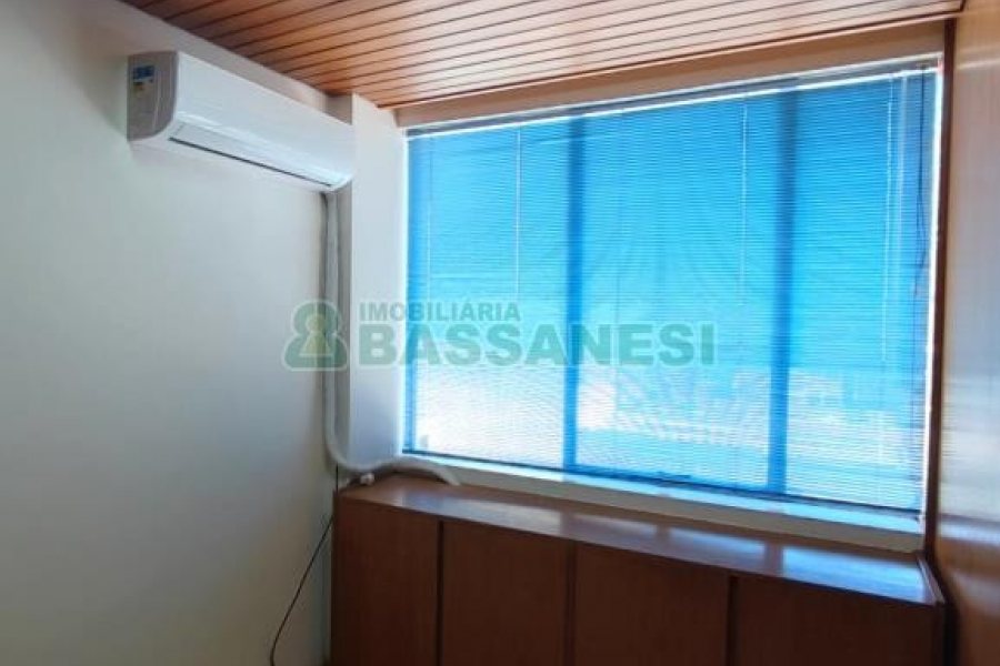 Sala com 42m², 1 vaga, no bairro Centro em Caxias do Sul para Comprar