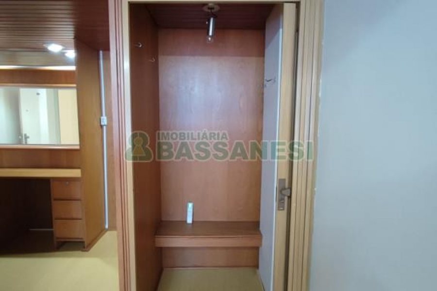 Sala com 42m², 1 vaga, no bairro Centro em Caxias do Sul para Comprar