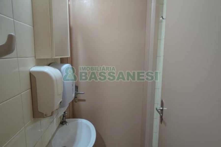 Sala com 42m², 1 vaga, no bairro Centro em Caxias do Sul para Comprar