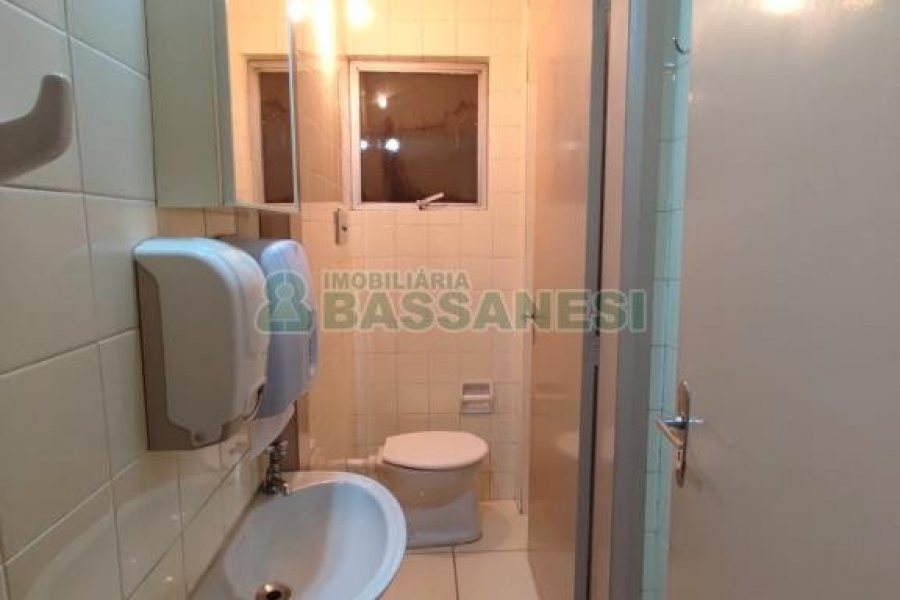 Sala com 42m², 1 vaga, no bairro Centro em Caxias do Sul para Comprar