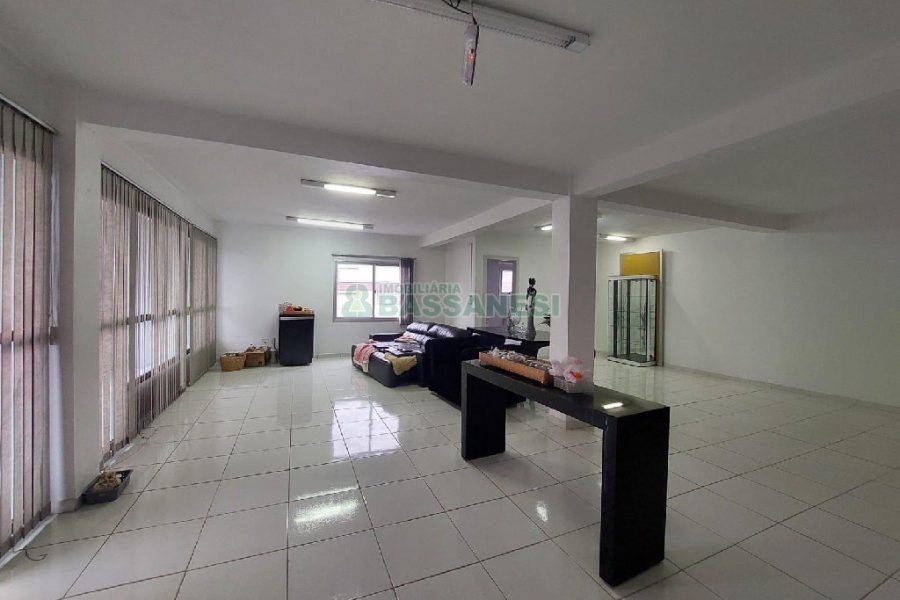 Sala com 80m², no bairro Pio X em Caxias do Sul para Alugar