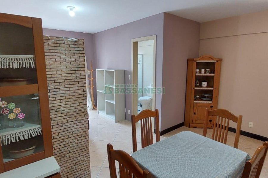 Kitinete com 37m², 1 dormitório, no bairro Centro em Caxias do Sul para Alugar