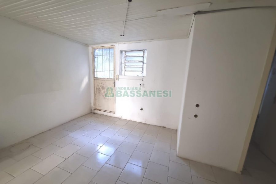 Casa com 60m², 2 dormitórios, no bairro Rio Branco em Caxias do Sul para Alugar