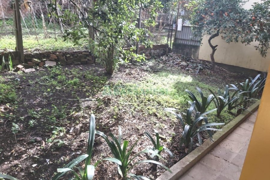 Casa, 4 dormitórios, 1 vaga, no bairro Rio Branco em Caxias do Sul para Comprar