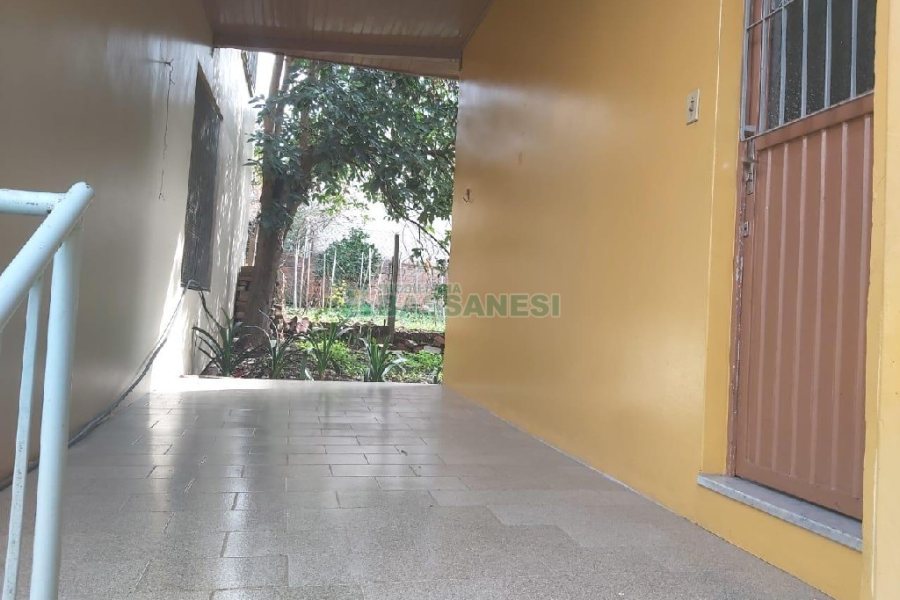 Casa, 4 dormitórios, 1 vaga, no bairro Rio Branco em Caxias do Sul para Comprar