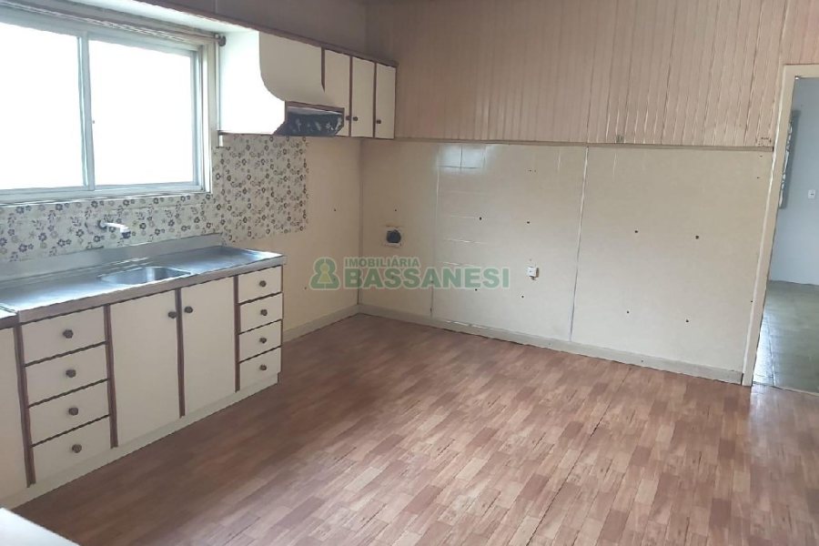 Casa, 4 dormitórios, 1 vaga, no bairro Rio Branco em Caxias do Sul para Comprar