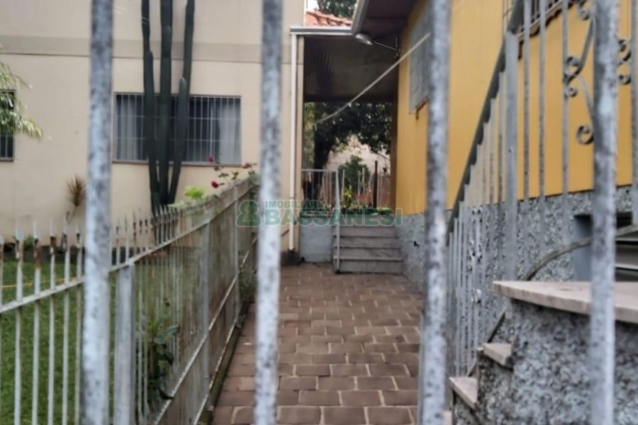 Casa, 4 dormitórios, 1 vaga, no bairro Rio Branco em Caxias do Sul para Comprar